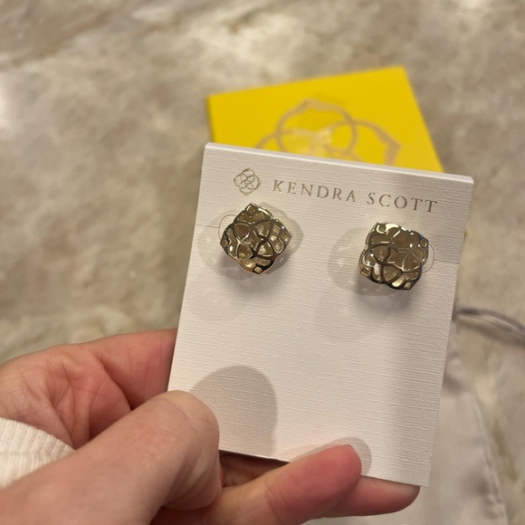 Kendra Scott Gold Tima Studs - NWT - Picture 2 of 2